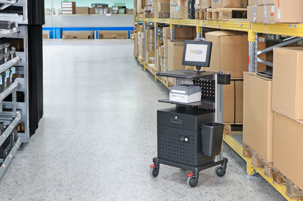 Mobiele Werkplek van Logitrade uitgerust met labelprinter en scherm