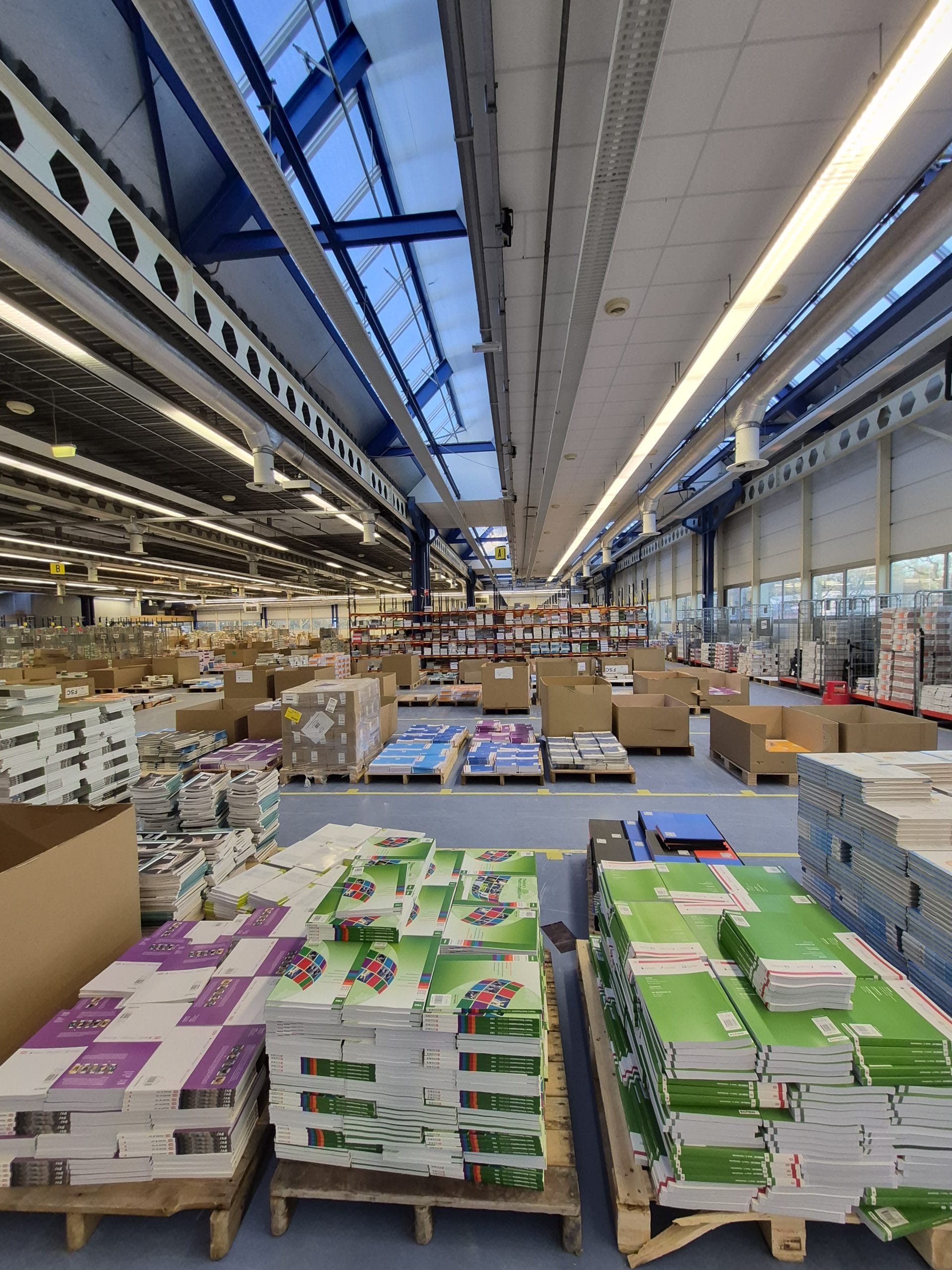 Uitgestrekt magazijn
